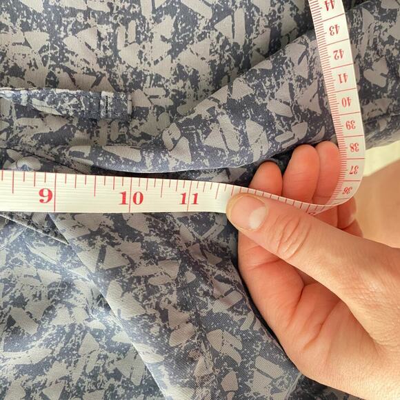 Duluth Trading Co. Dark Blue Floral Print Go-Go Elastic Waist Shorts Size Large - Picture 2 of 9